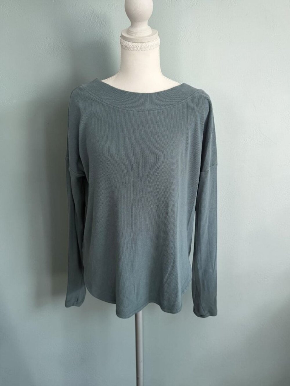 ATHLETA Sage Green Long Sleeve Cutout Top Size Small